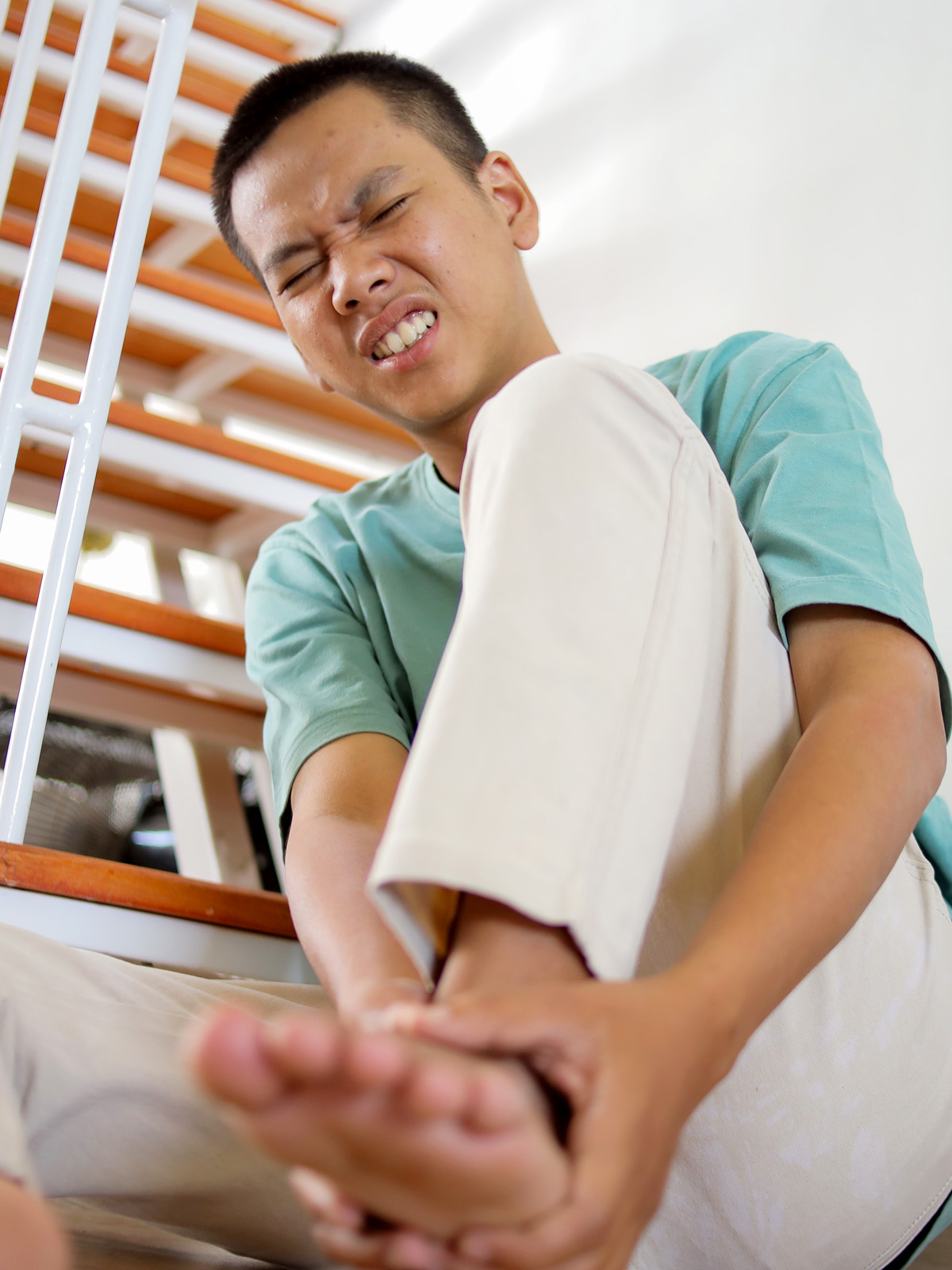 Man injures ankle after falling down the stairs