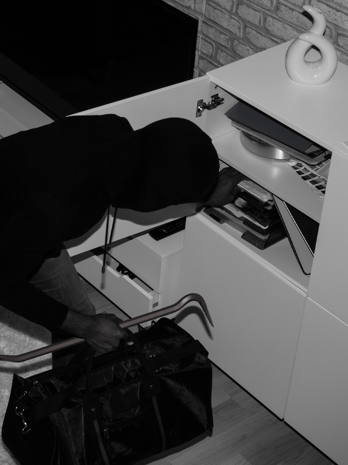 Thief stealing In items in an apartment caught on camera